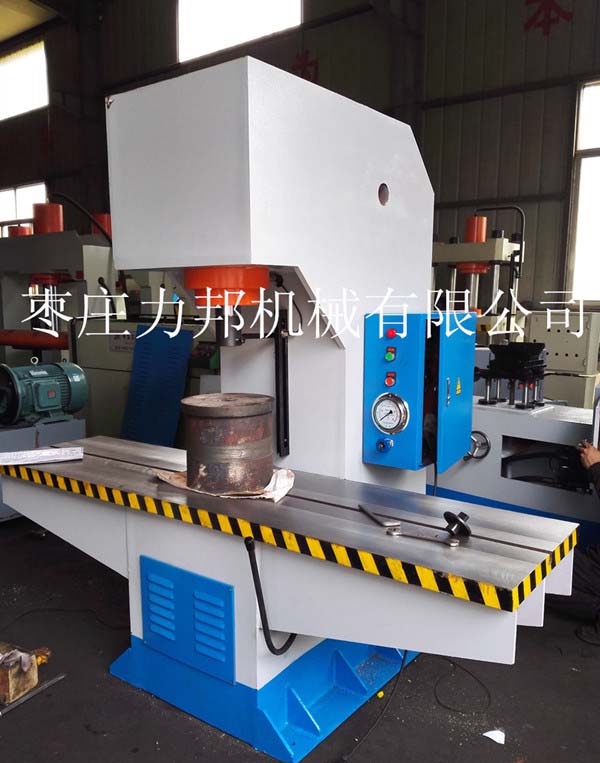 枣庄撸撸网站视频机械生产的液压校直机侧面展示